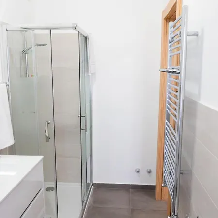 לינה וארוחת בוקר Sibi קייטי