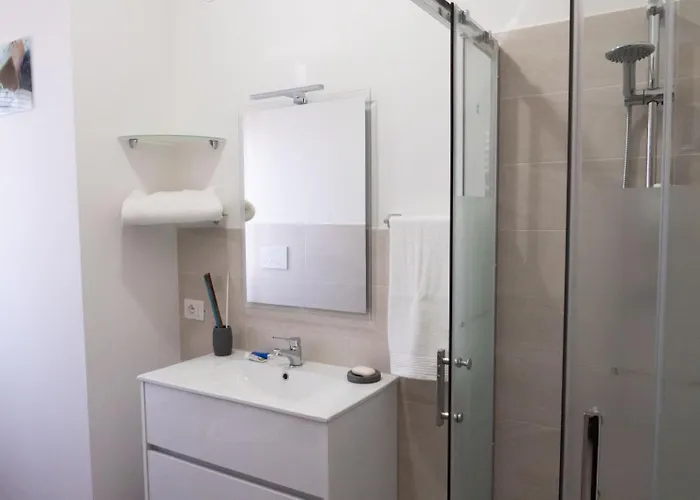 Sibi Oda ve Kahvaltı 3*